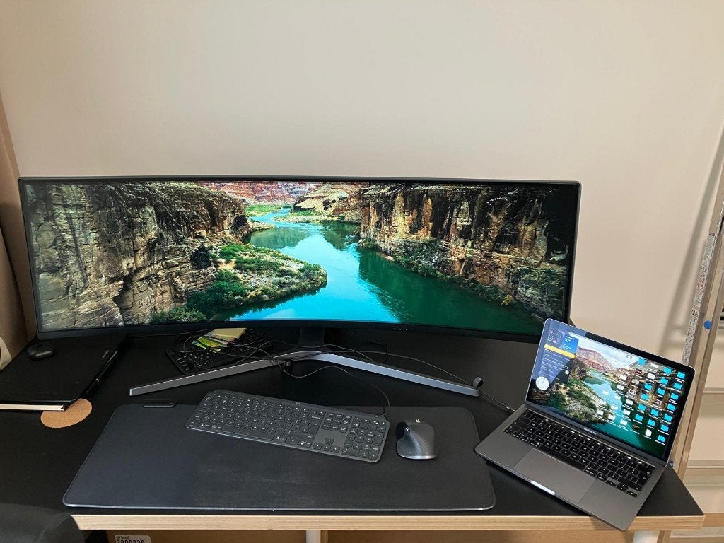 Samsung 49" Super Ultra-Wide QLED Gaming Monitor, Curved, 101 t/m 150 Hz, VA, DisplayPort