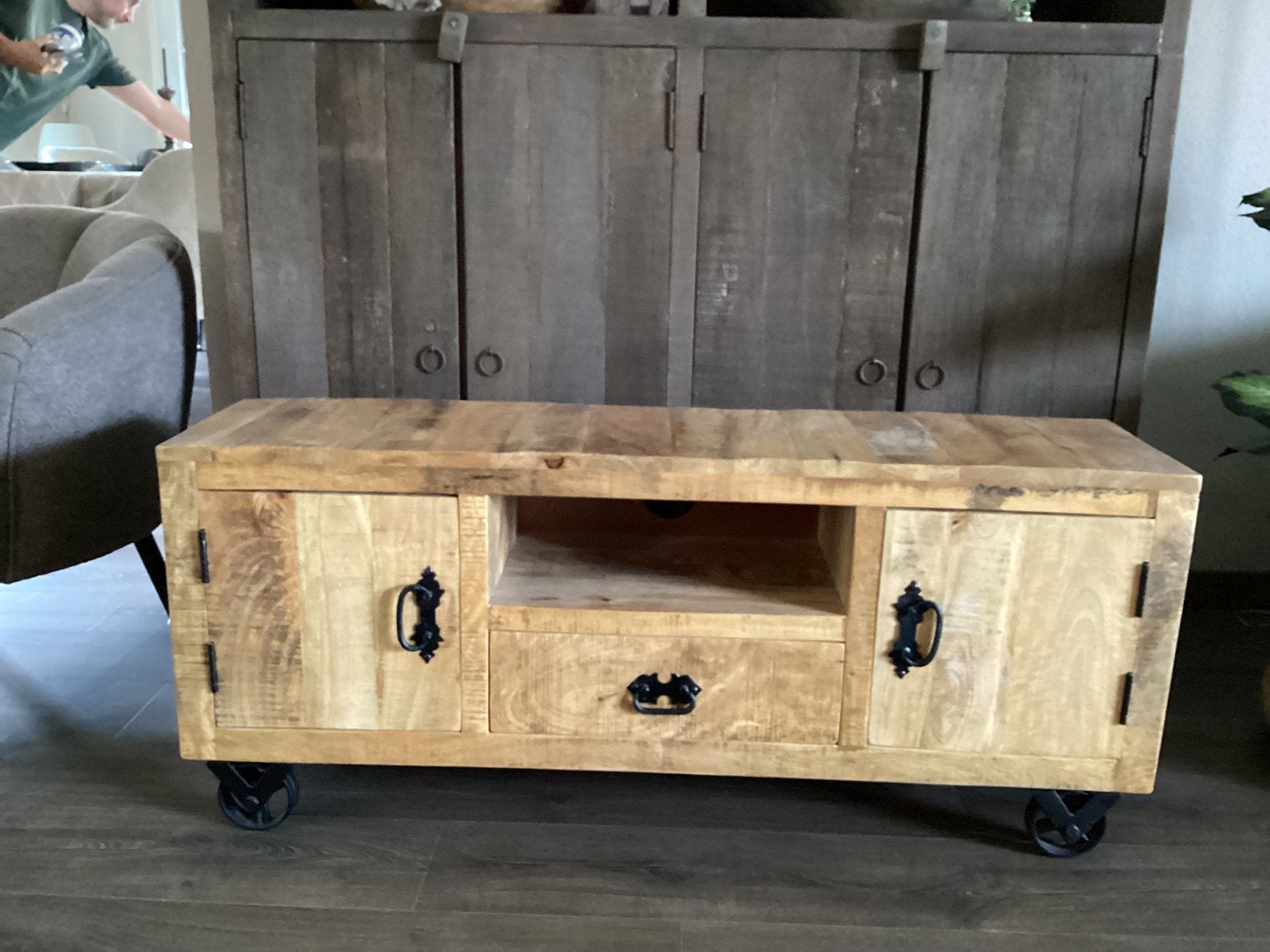 Tv meubel mango hout zeer goede staat, Ophalen, 100 tot 150 cm, Zo goed als nieuw, Minder dan 100 cm