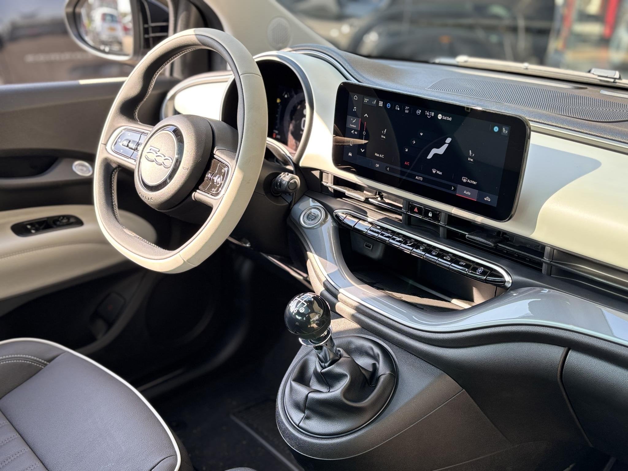 Fiat 500 1.0 Hybrid La Prima | Apple-Android | Panoramadak |, Auto's, Gebruikt, Euro 6, 4 stoelen, Wit