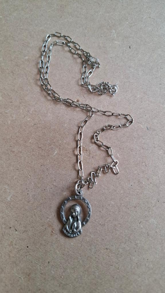 Vintage Maagd Maria Lourdes Medaille Hanger, Overige merken, Overige materialen, Gebruikt, Ophalen of Verzenden