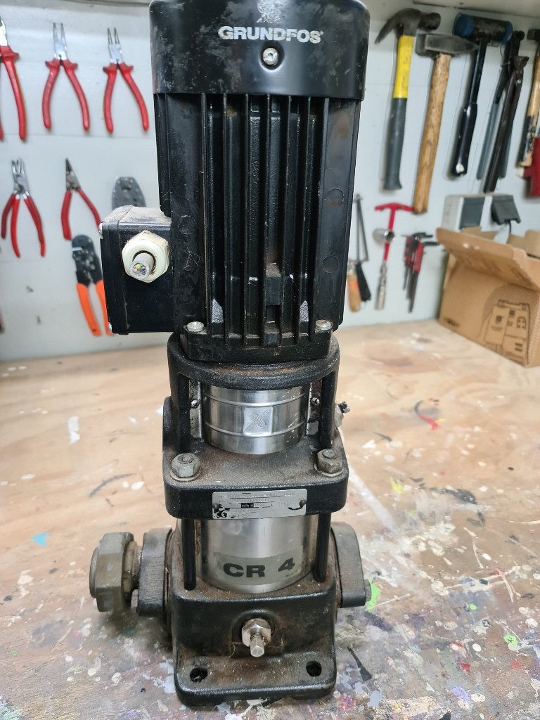 Grundfos CR4-40 industriële waterpomp – 400V – werkend, Ophalen, Gebruikt