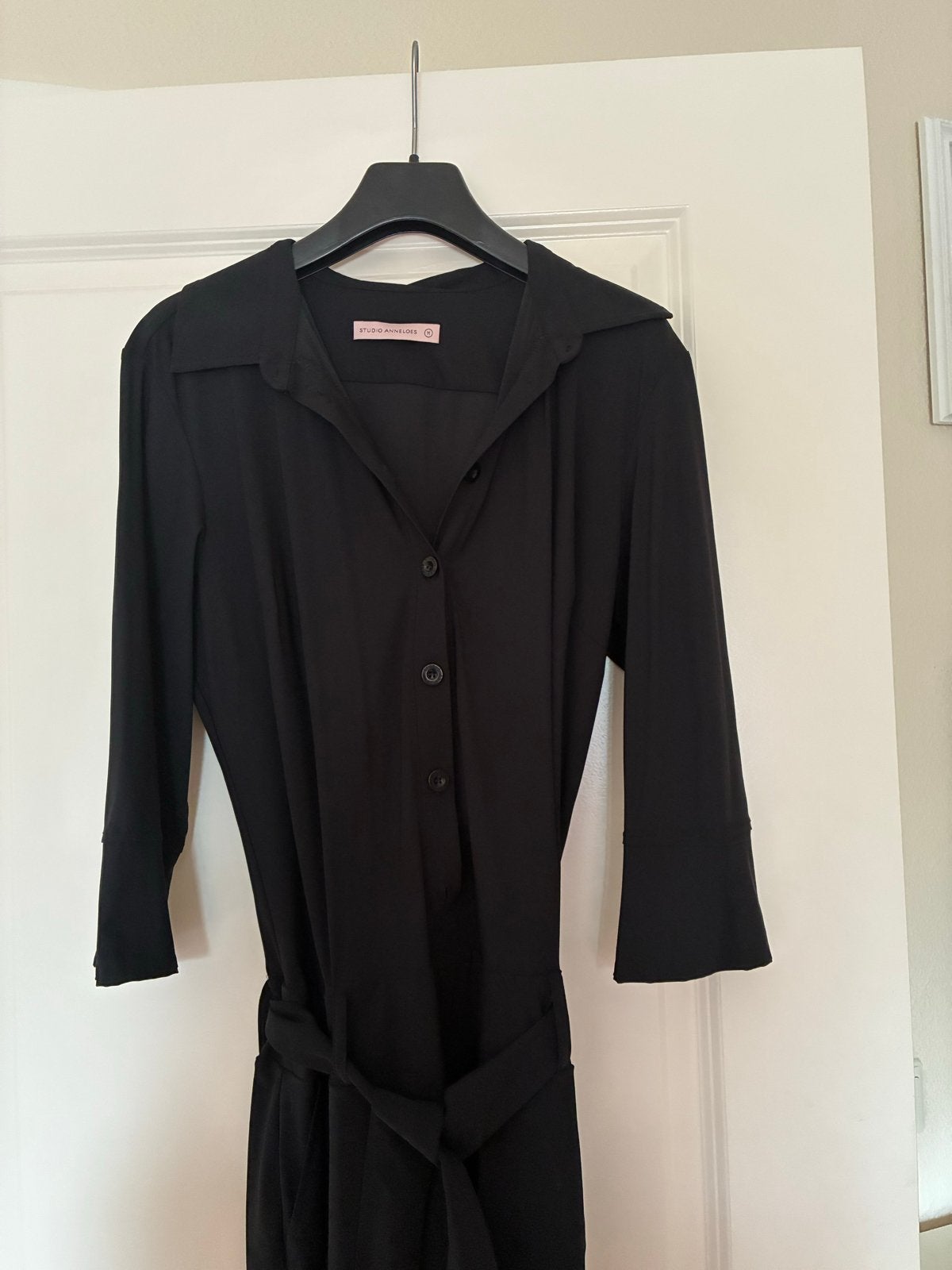 Zwarte jumpsuit met ceintuur, maat M - Studio Anneloes, Kleding | Dames, Jumpsuits, Ophalen of Verzenden, Zo goed als nieuw, Maat 38/40 (M)
