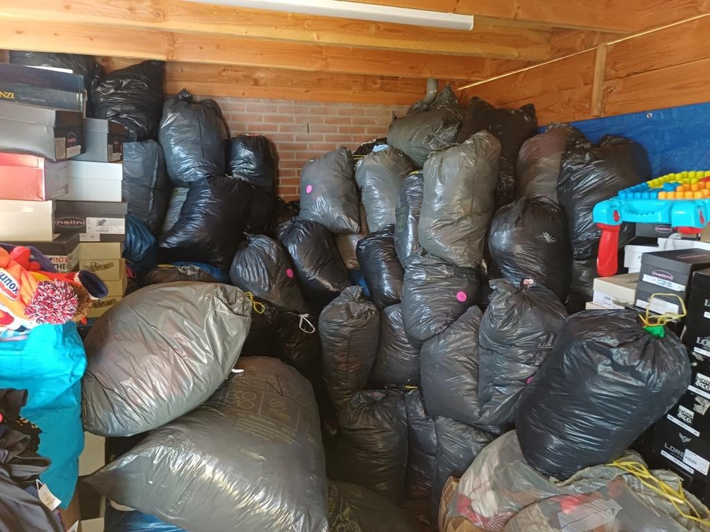 Gezocht: inkoper 2e hands kleding, Maat 38/40 (M), Ophalen of Verzenden, A, A