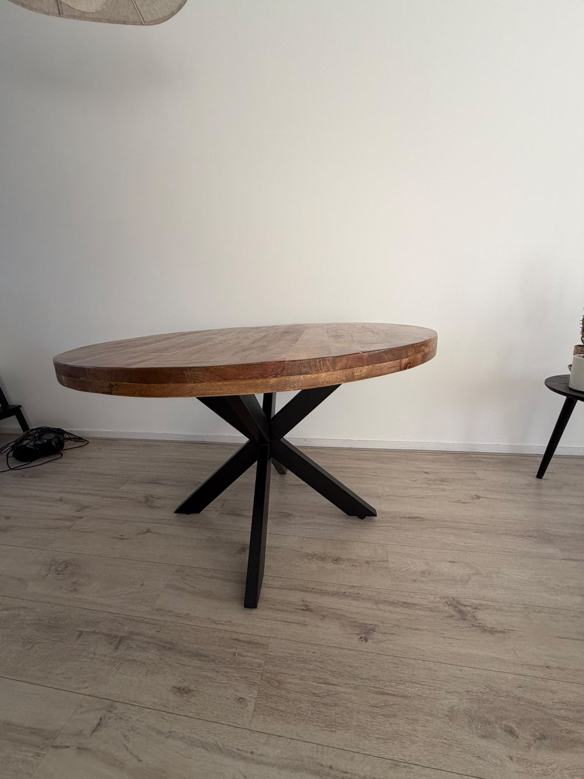 Mooie ovale mangohouten eettafel met spinpoot 120cm diameter, Ophalen, 100 tot 150 cm, Zo goed als nieuw, 150 tot 200 cm