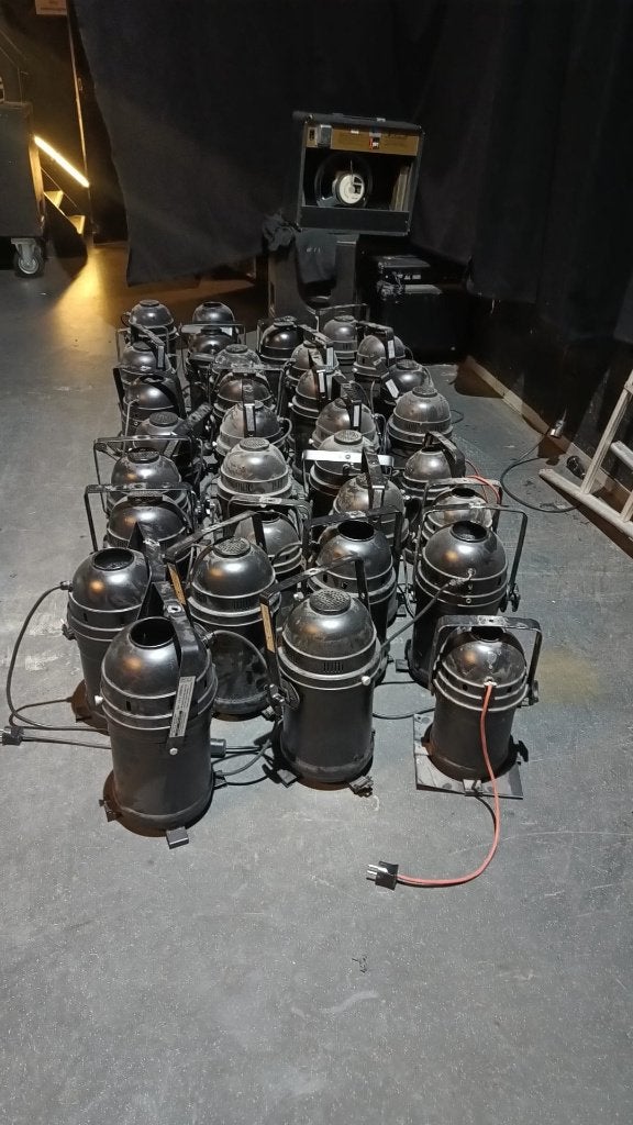 Par64 28 stuks, Ophalen, Gebruikt