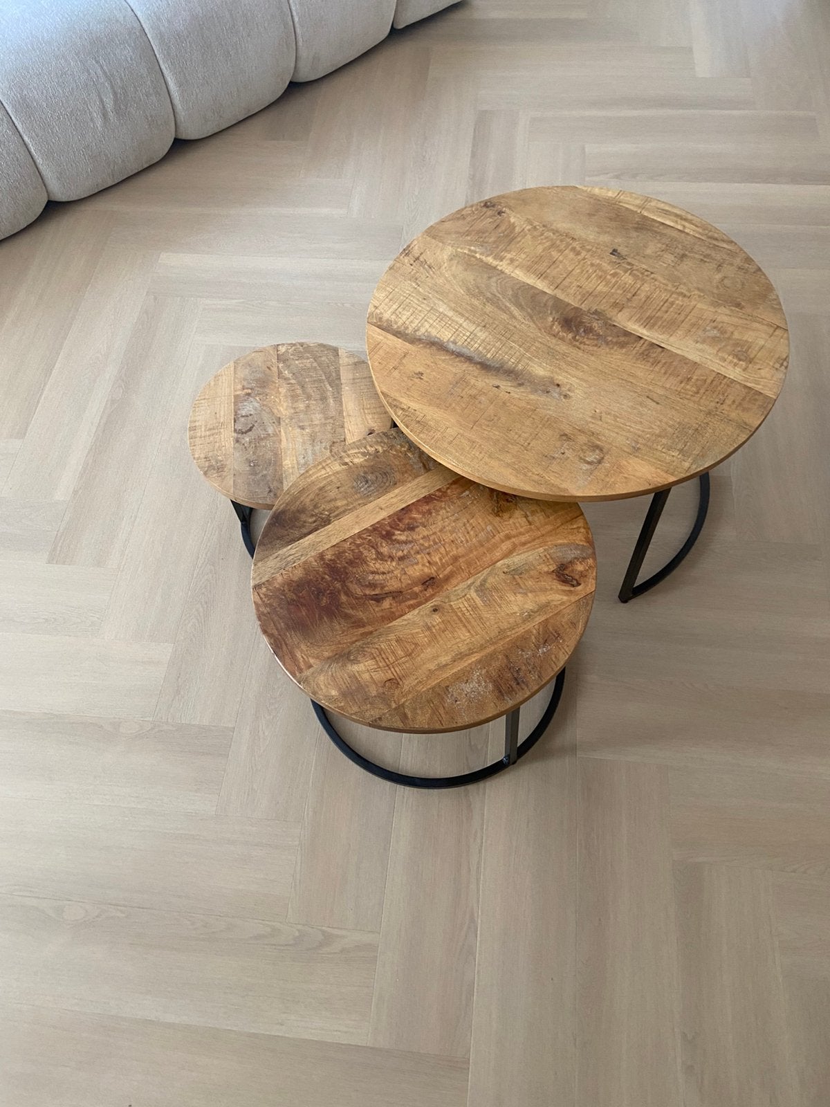 Set van 3 salontafeltjes mangohout met zwart ijzeren frame, Ophalen, 50 tot 100 cm, Rond, Zo goed als nieuw