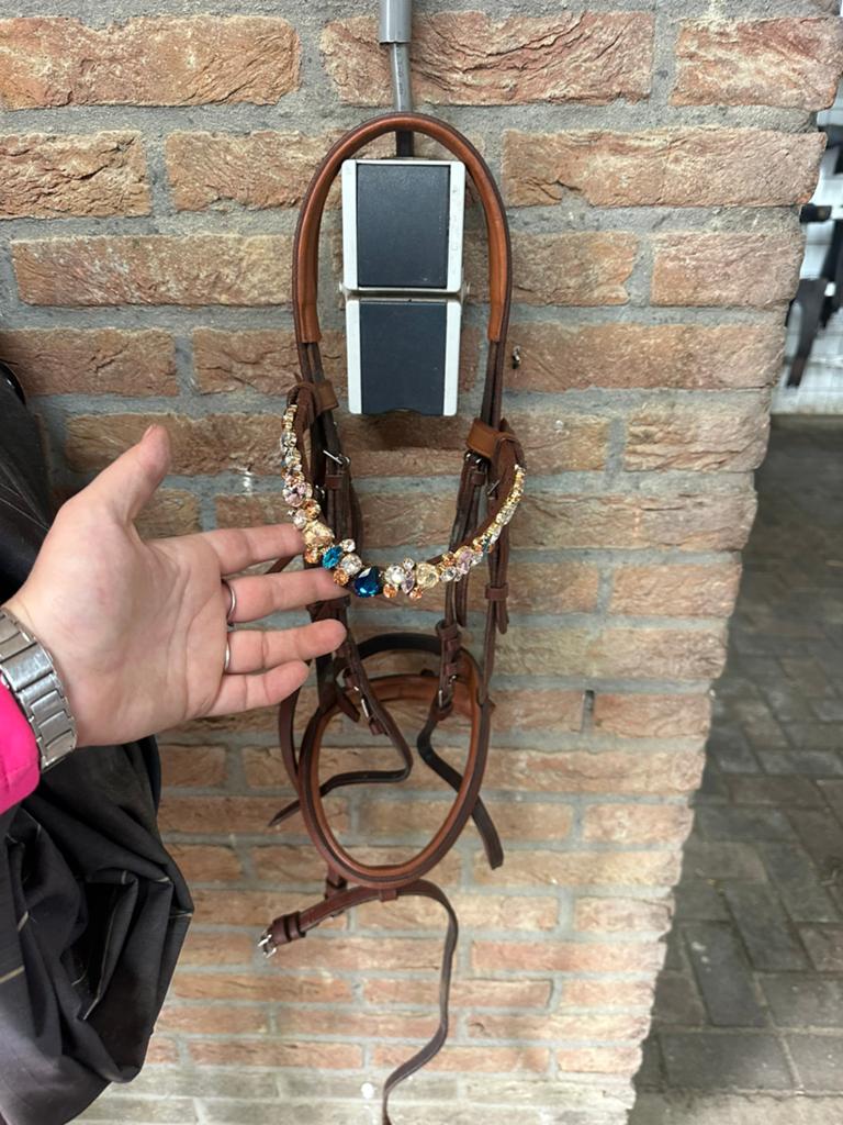 Als nieuw!  Hoofdstel maat COB met bijzondere frontriem, Dieren en Toebehoren, Paarden en Pony's | Hoofdstellen en Tuigage, Ophalen of Verzenden