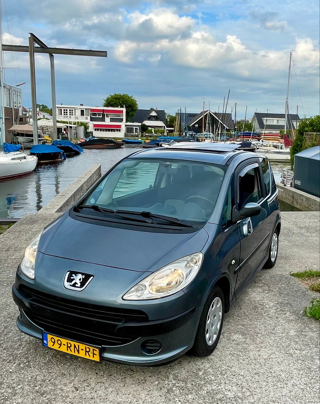 **Nette Peugeot 1007 1.4/ 121.900km/ Apk 03-2027/elek. dak**, Auto's, Peugeot, Voorwielaandrijving, Stof, 1360 cc, Parkeersensor