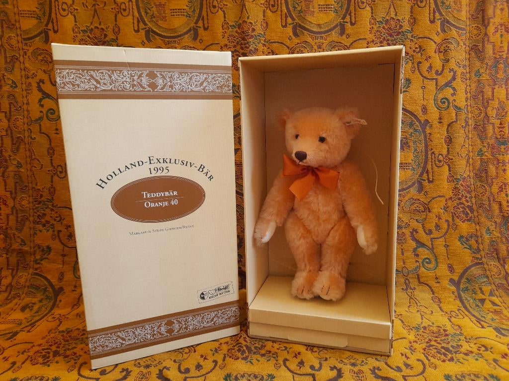 1995 Steiff Holland beer nr 1 Oranje, 40cm (650857), Verzamelen, Beren en Cherished Teddies, Ophalen of Verzenden, Zo goed als nieuw