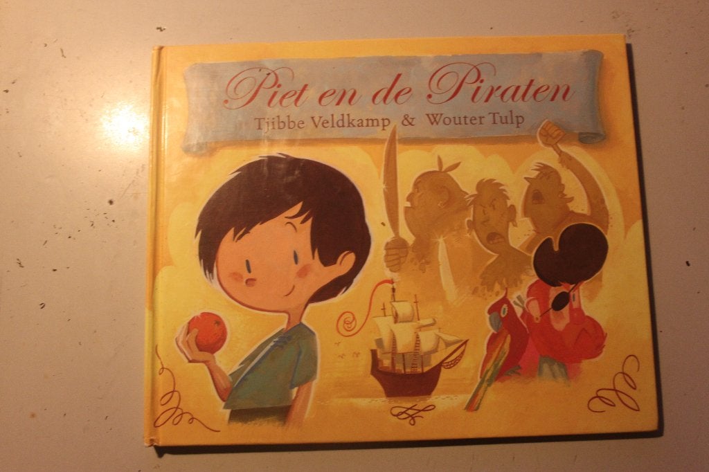 702g - boek - piet en de piraten - tjibbe veldkamp & wouter, Ophalen of Verzenden, Gelezen, Fictie algemeen
