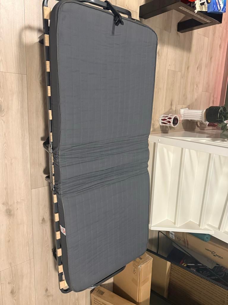 Opklapbaar logeerbed met matras - Zo goed als nieuw, Huis en Inrichting, Slaapkamer | Bedden, Zo goed als nieuw, Eenpersoons, 80 cm