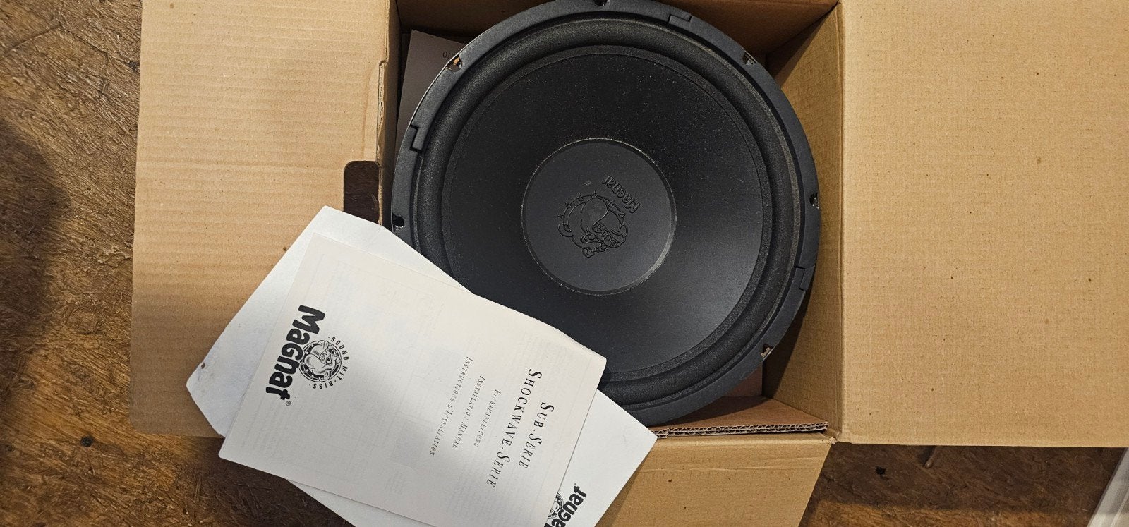 Magnat Shockwave Sub-Serie Subwoofer, Auto diversen, Autoradio's, Zo goed als nieuw, Ophalen of Verzenden