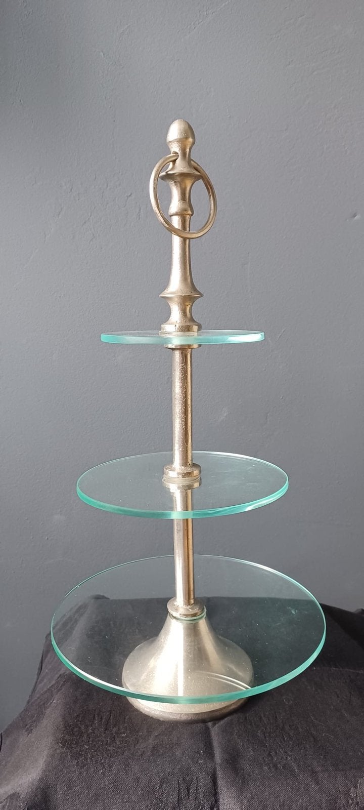 Elegant 3-laags etagere van glas en metaal, Huis en Inrichting, Ophalen, Gebruikt, Met opstaande rand, Rond