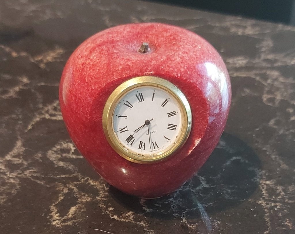 Deco marmeren appel met klokje, Ophalen of Verzenden, Gebruikt, Rood, Overige materialen