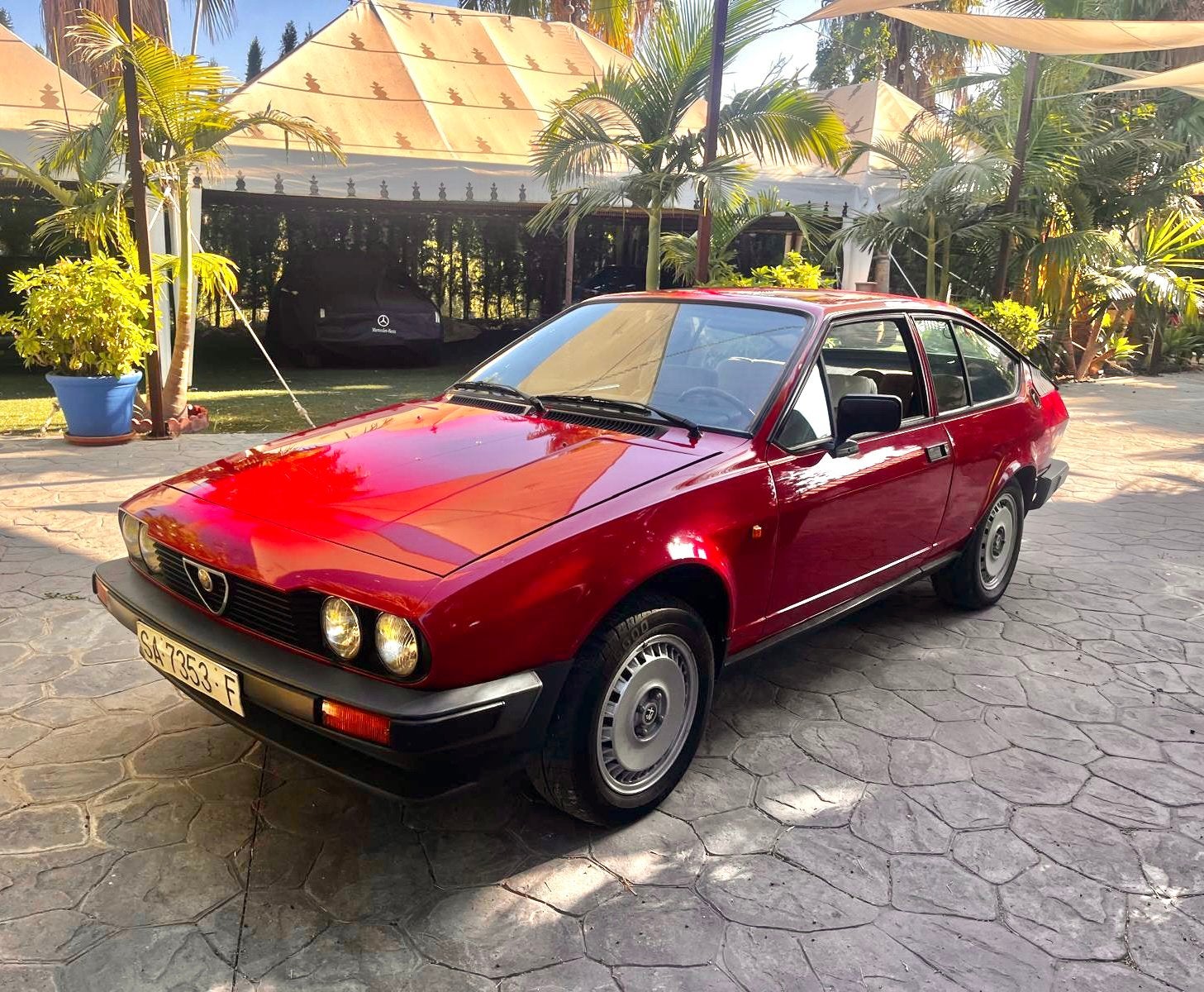 Alfa Romeo GTV 2.0 1982 100.750 km Unieke, roestvrije staat!, Auto's, Alfa Romeo, Achterwielaandrijving, Beige, Alcantara, Bedrijf