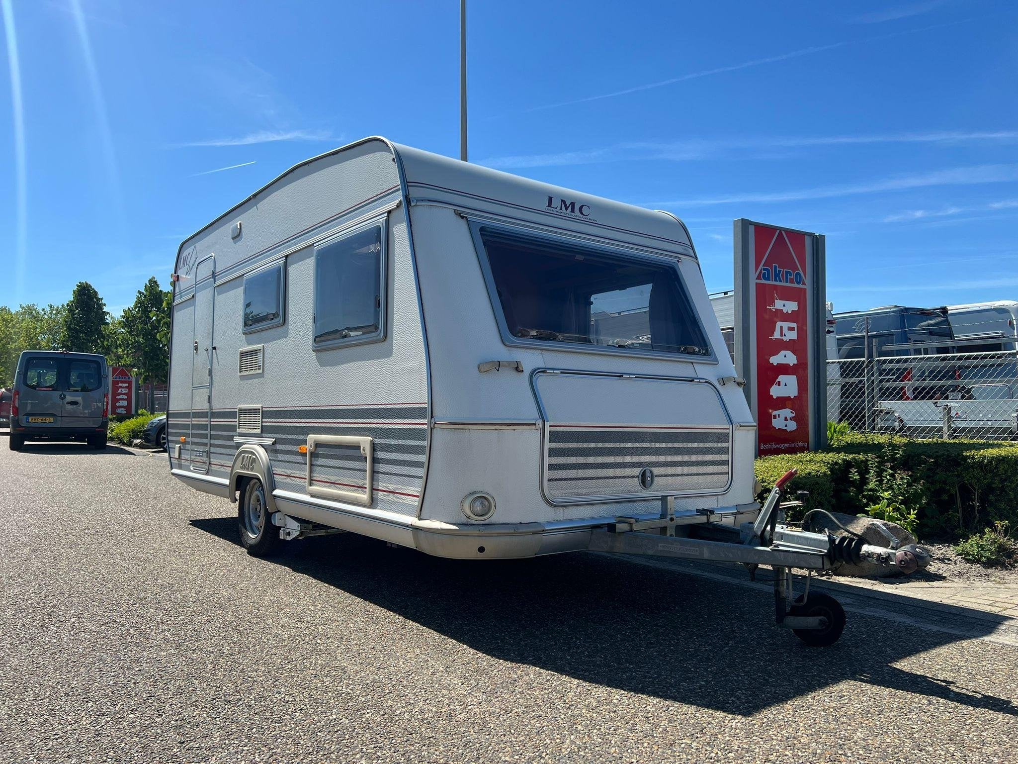 Lmc 450 | Fietsenrek | Half Automatische Mover | Dinette | V, Vast bed, Bedrijf, 750 - 1000 kg, 6 tot 7 meter