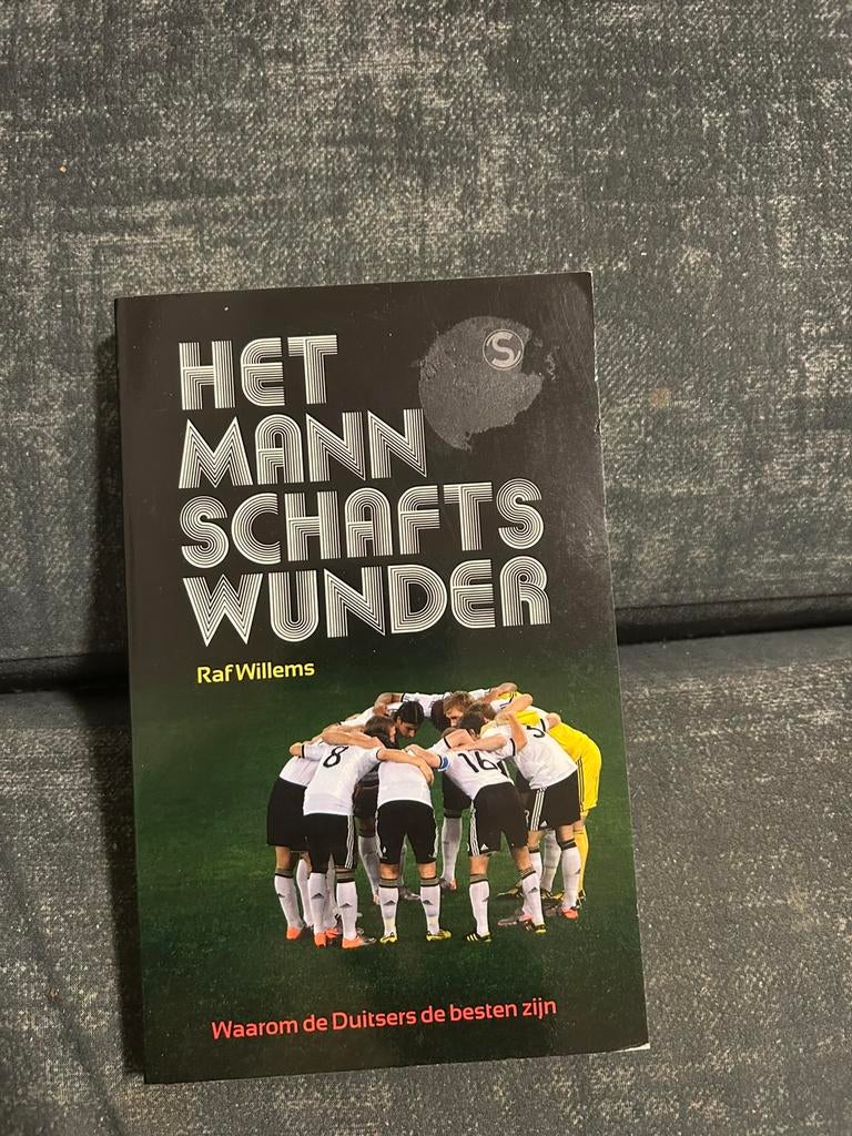 HET MANNSCHAFTSWUNDER Duits voetbal !!!, Boeken, Sportboeken, Ophalen of Verzenden, Zo goed als nieuw, Balsport