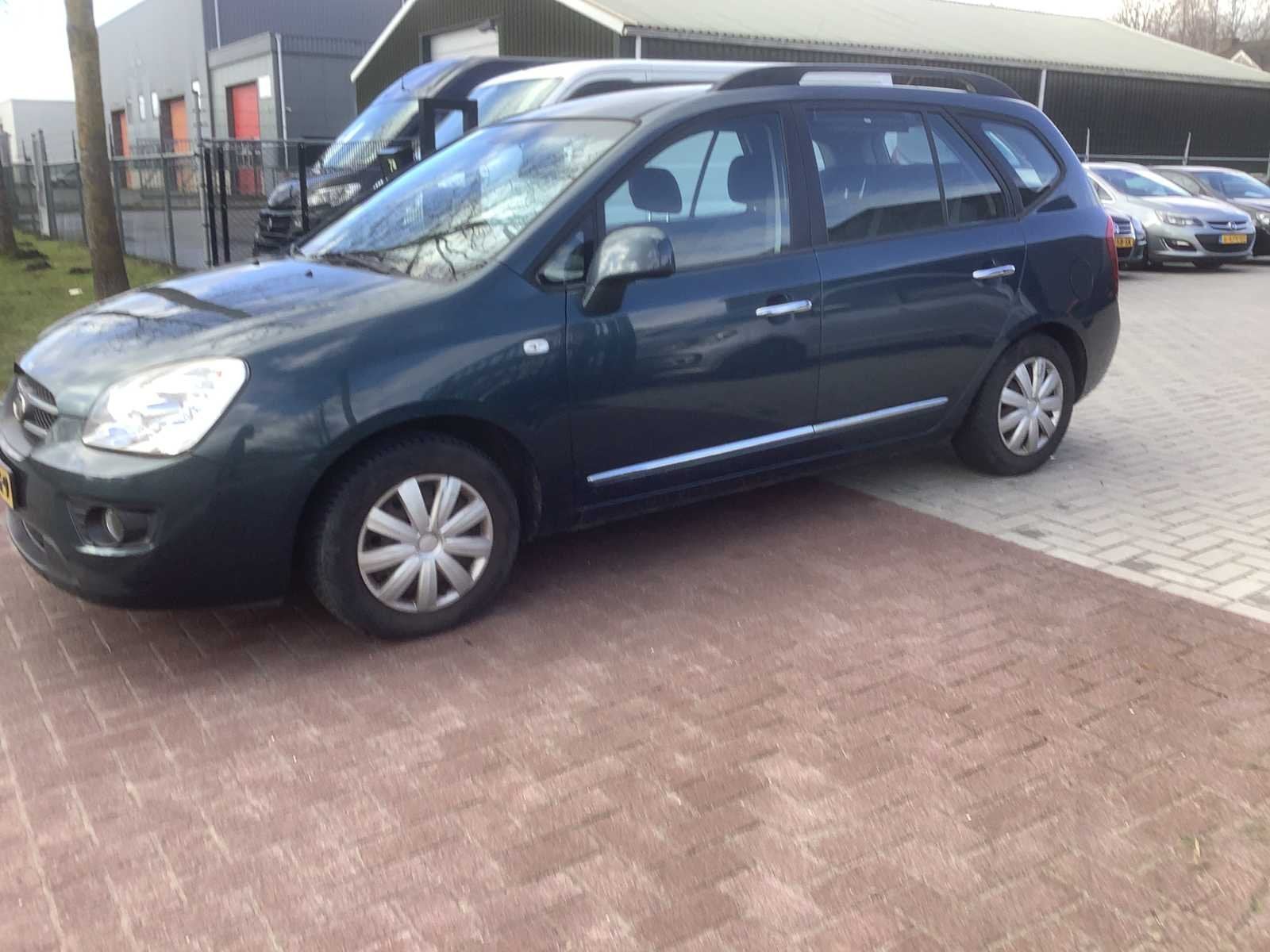 2009 Kia Carens 2.0 CVVT X-ecutive Personenauto, Auto's, Voorwielaandrijving, 1998 cc, Gebruikt, 4 cilinders