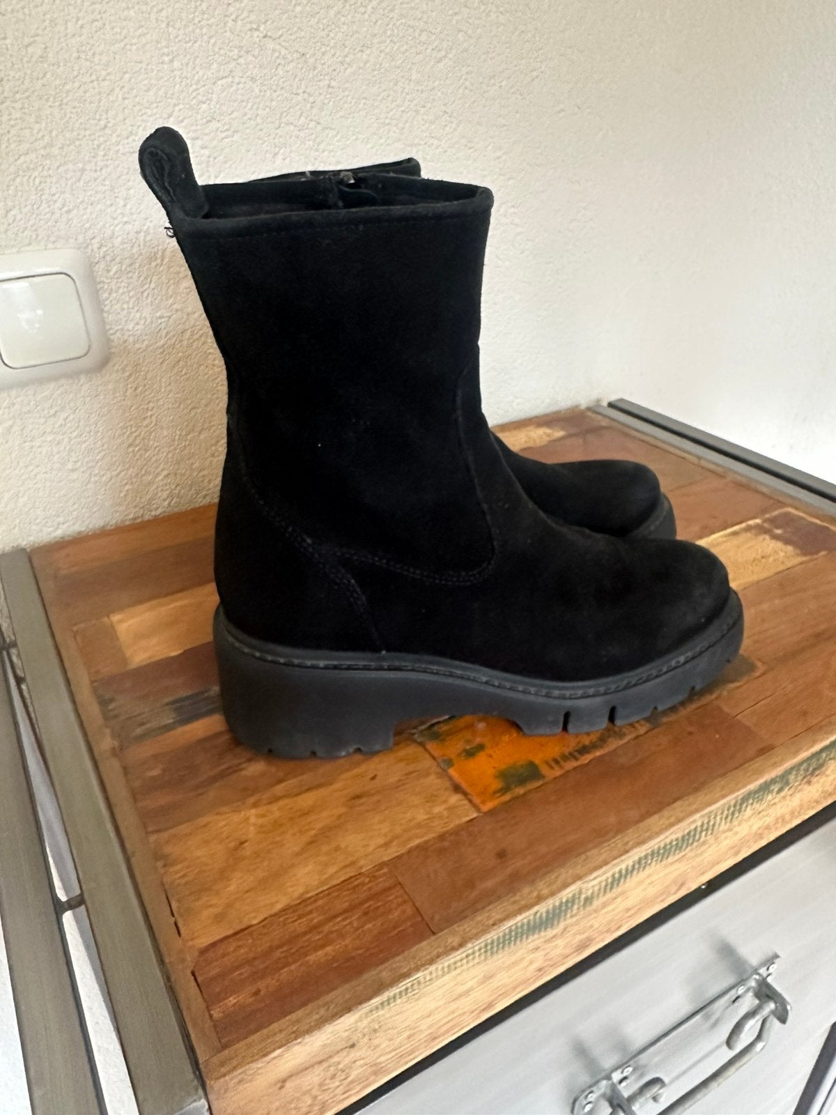 Unisa enkellaarsje zwart mt 39, Kleding | Dames, Ophalen of Verzenden, Zo goed als nieuw, Zwart