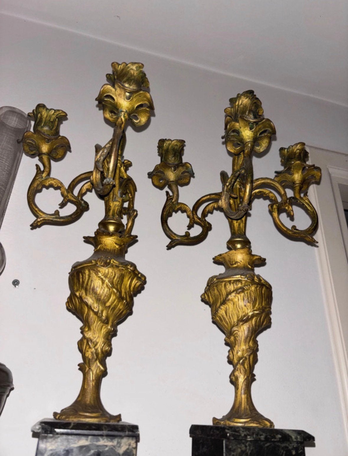 Set Van 2 Antieke Kandelaars Met Natuurstenen Houder / Voet, Ophalen, Koper of Brons