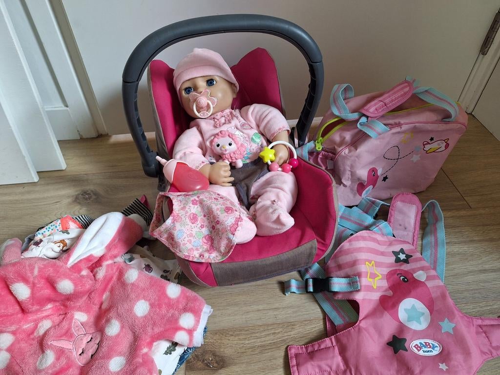 Baby Annabel met maxicosi, draagzak, tas en kleertjes!, Ophalen of Verzenden, Zo goed als nieuw, Babypop