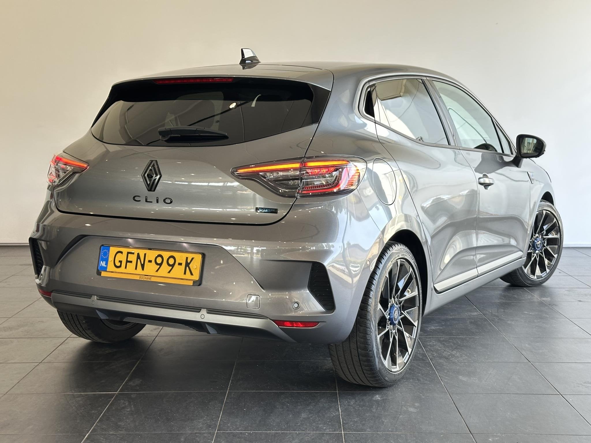 Renault Clio 1.6 E-Tech Full Hybrid 145 esprit Alpine 360 CA, Gebruikt, Euro 6, Leder en Stof, 23 km/l