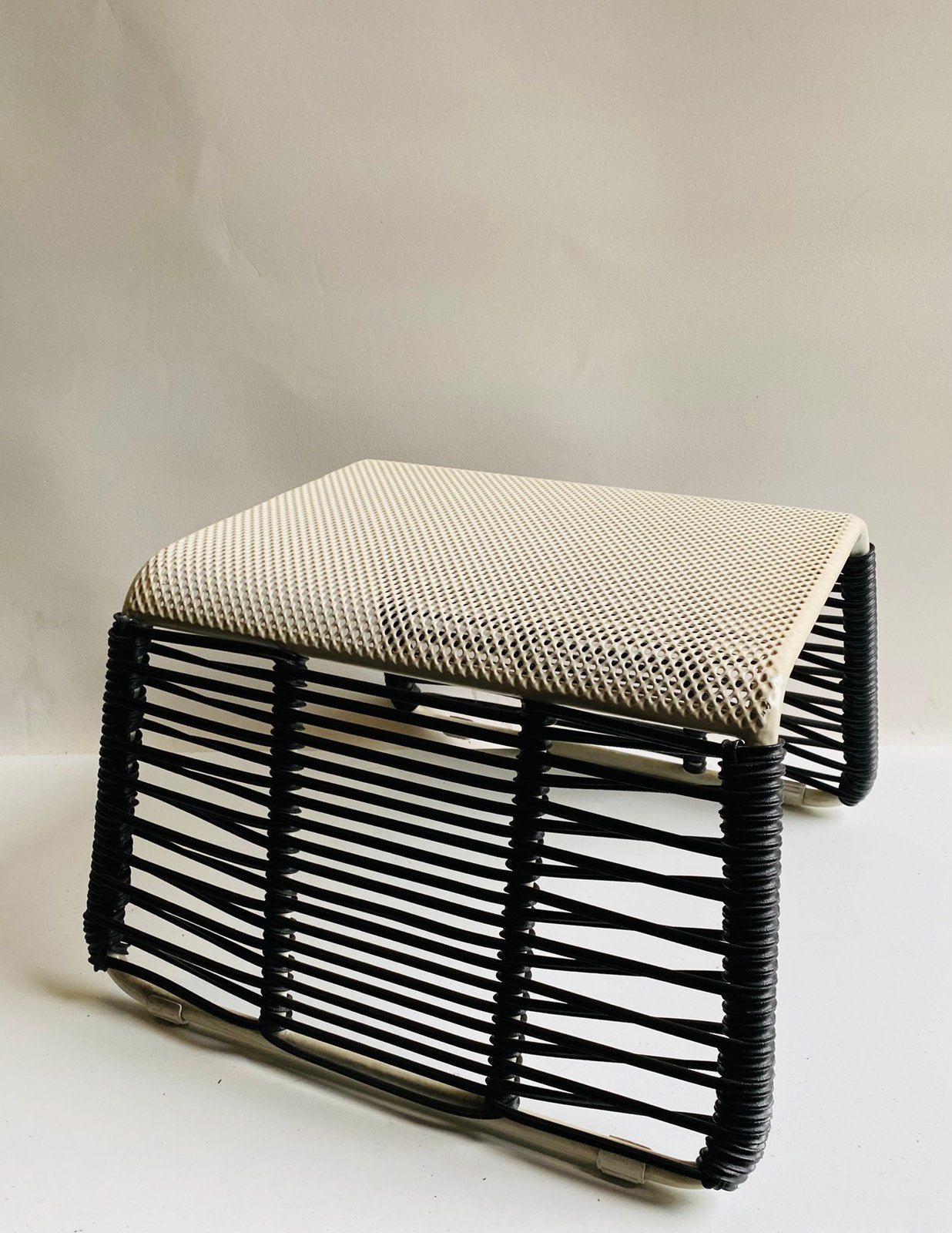 Jaren 80 hocker / voetenbankje , Post Modern, Minder dan 50 cm, Post modern, Onbekend, Minder dan 50 cm