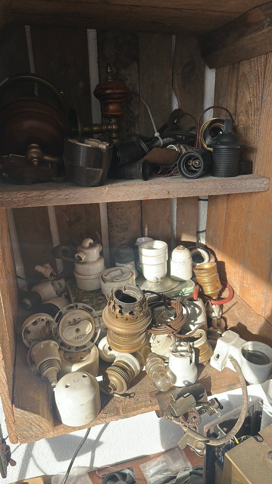 Vintage porseleinen, bakelieten en messing fittingen, Ophalen of Verzenden