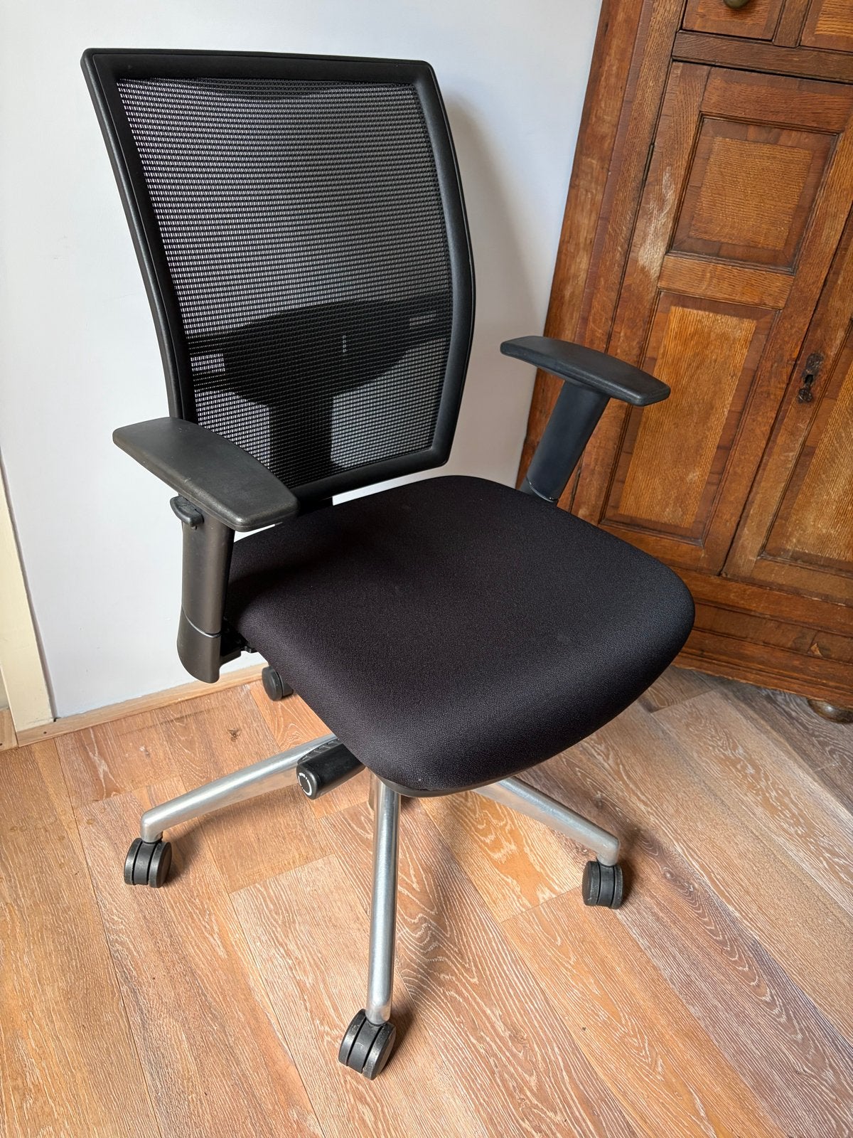 Comfortabele Ahrend 240 Bureaustoel | Ergonomisch, Ophalen, Gebruikt, Zwart, Bureaustoel