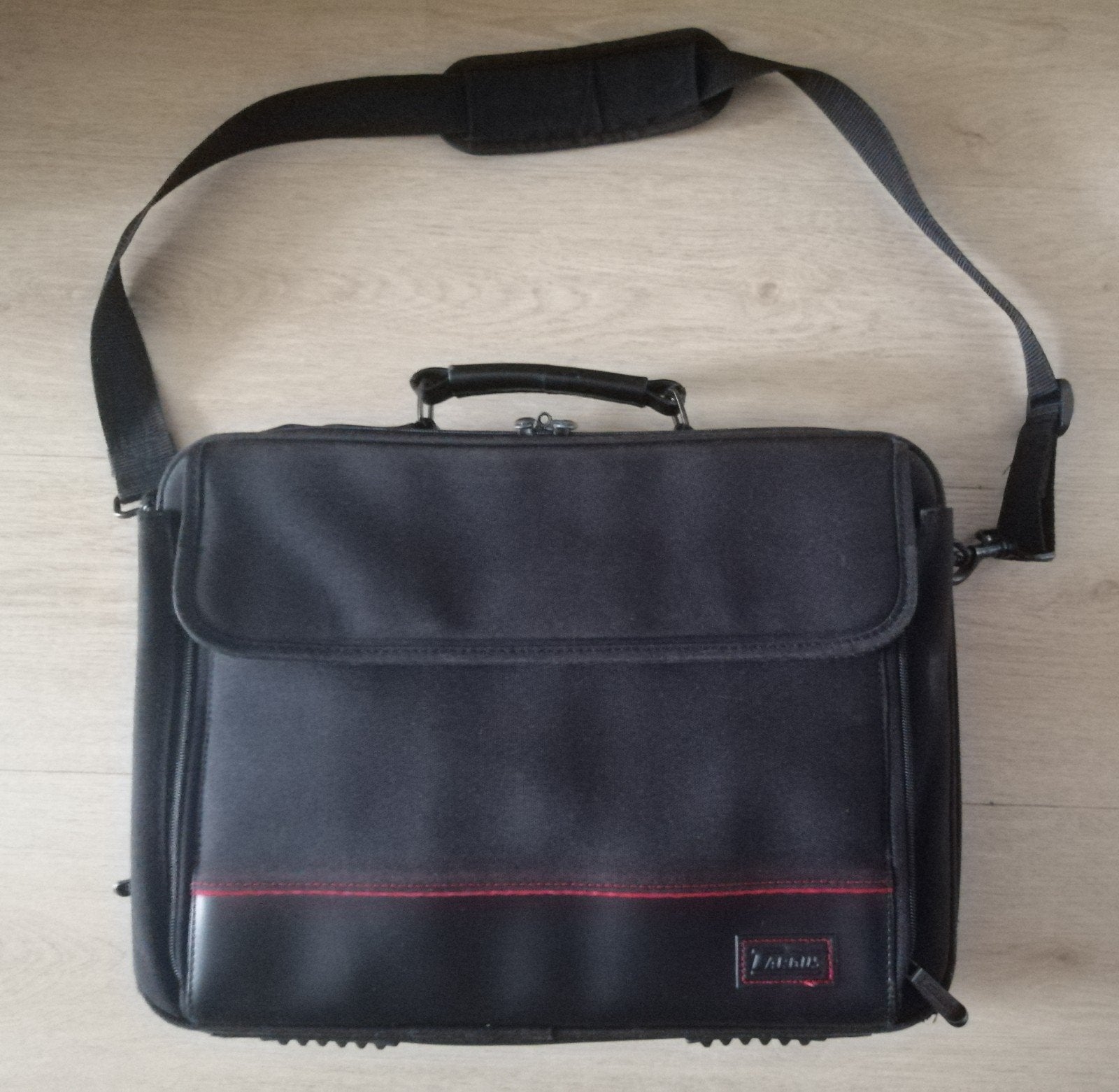 Targus CNP1 16" Laptop Carrying Case, Computers en Software, Aktetas, Ophalen of Verzenden, Zo goed als nieuw, Tabletvak