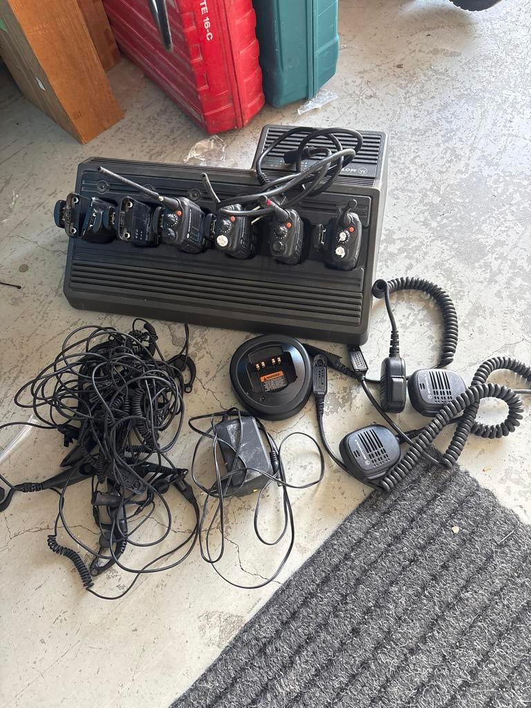 4x Motorola GP380 UHF Portofoons met Oplader en Accessoires, Ophalen of Verzenden, Gebruikt, 5 tot 15 km, Portofoon of Walkie-talkie
