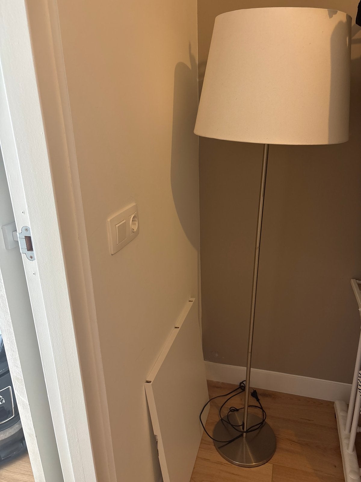 Witte IKEA vloerlamp met stoffen kap, Ophalen, 100 tot 150 cm, E27 (groot), Zo goed als nieuw