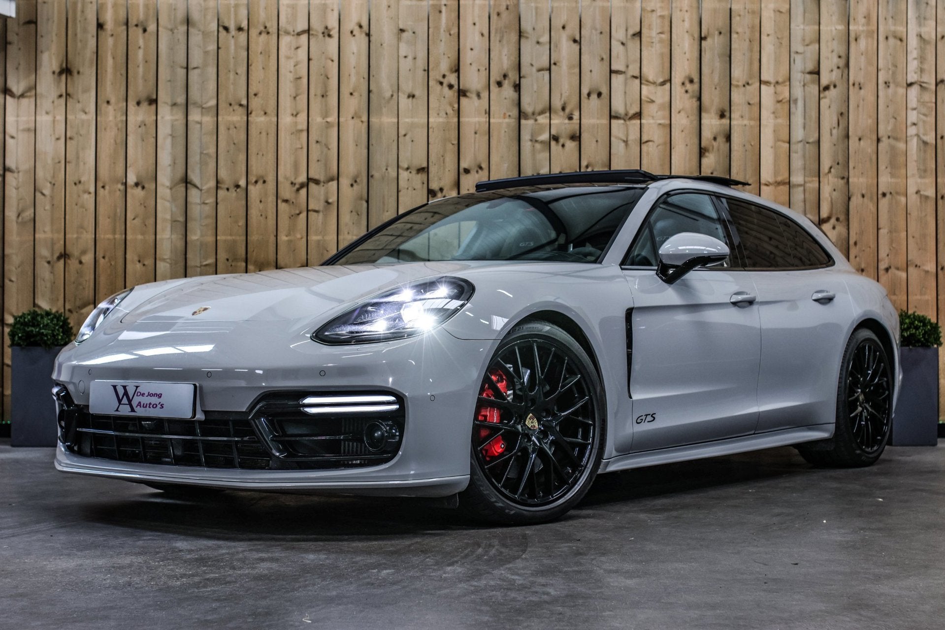 Porsche Panamera Sport Turismo 4.0 GTS *Sport Design*Pano*Sp, Automaat, 120 €/maand, Origineel Nederlands, 3996 cc