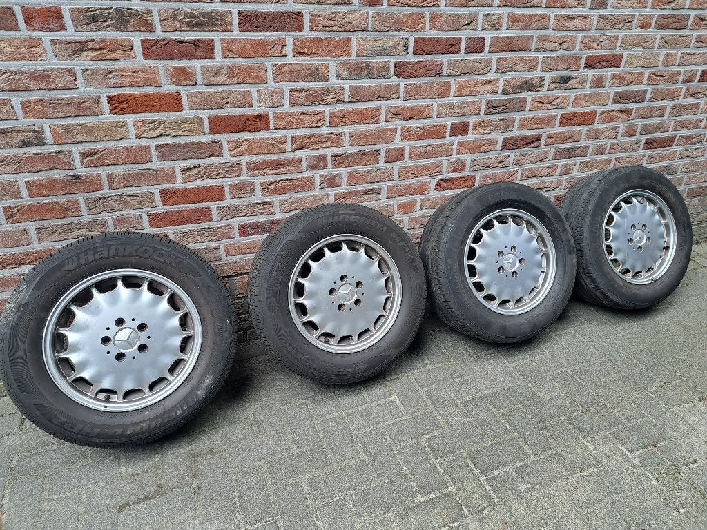 Mercedes 16 inch met brede goede Hancook banden 235 60 16, Gebruikt, 16 inch, Banden en Velgen, Ophalen of Verzenden