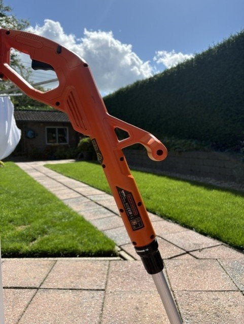Grastrimmer Black en Decker, Ophalen, 10 tot 30 cm, Elektrisch, Black & Decker