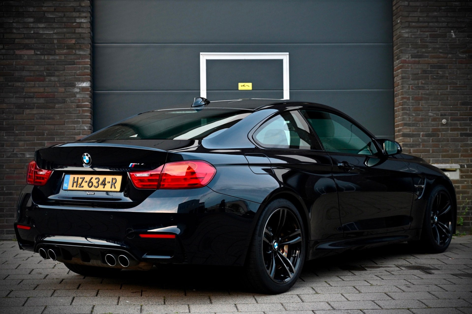BMW 4-serie Coupé BMW M4 | Dealer onderhouden | 100% origin, Auto's, BMW, 4-Serie, 4 stoelen, Zwart, Bedrijf