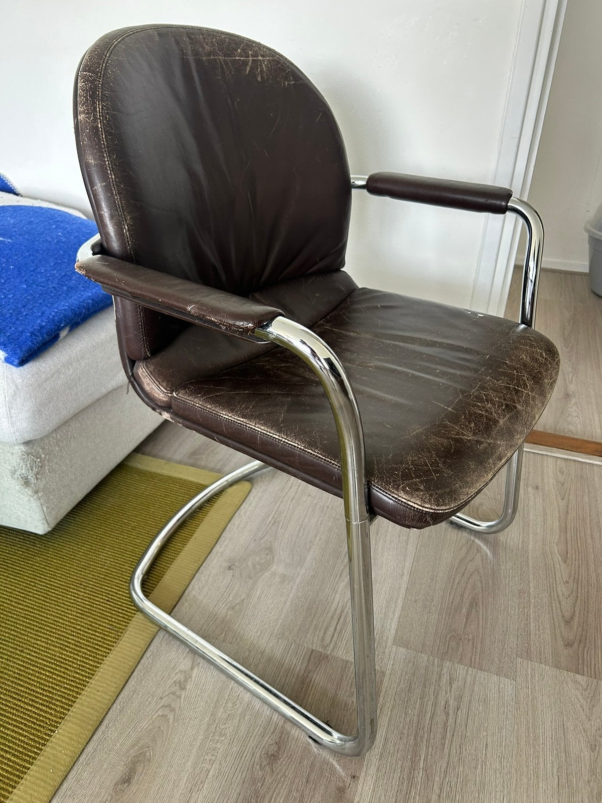 Set van 4 Vintage Mid-Century Buisframe Stoelen ( Bauhaus), Ophalen, Zo goed als nieuw, Bruin, Leer