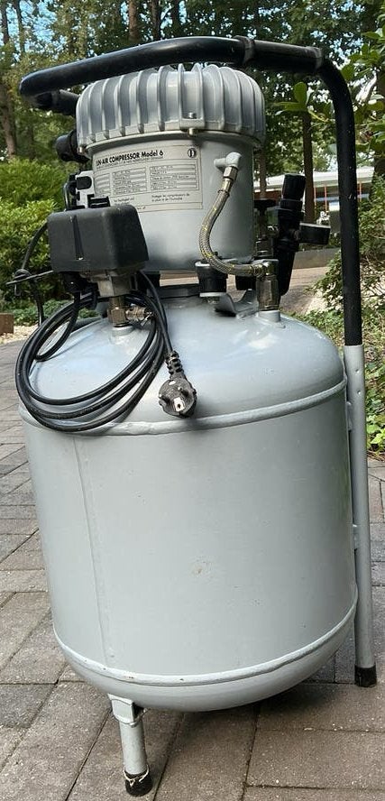 Jun-Air Compressor Model 6 - Superstil, 50 liter tank, Ophalen, Gebruikt, 6 tot 10 bar, Geluidgedempt
