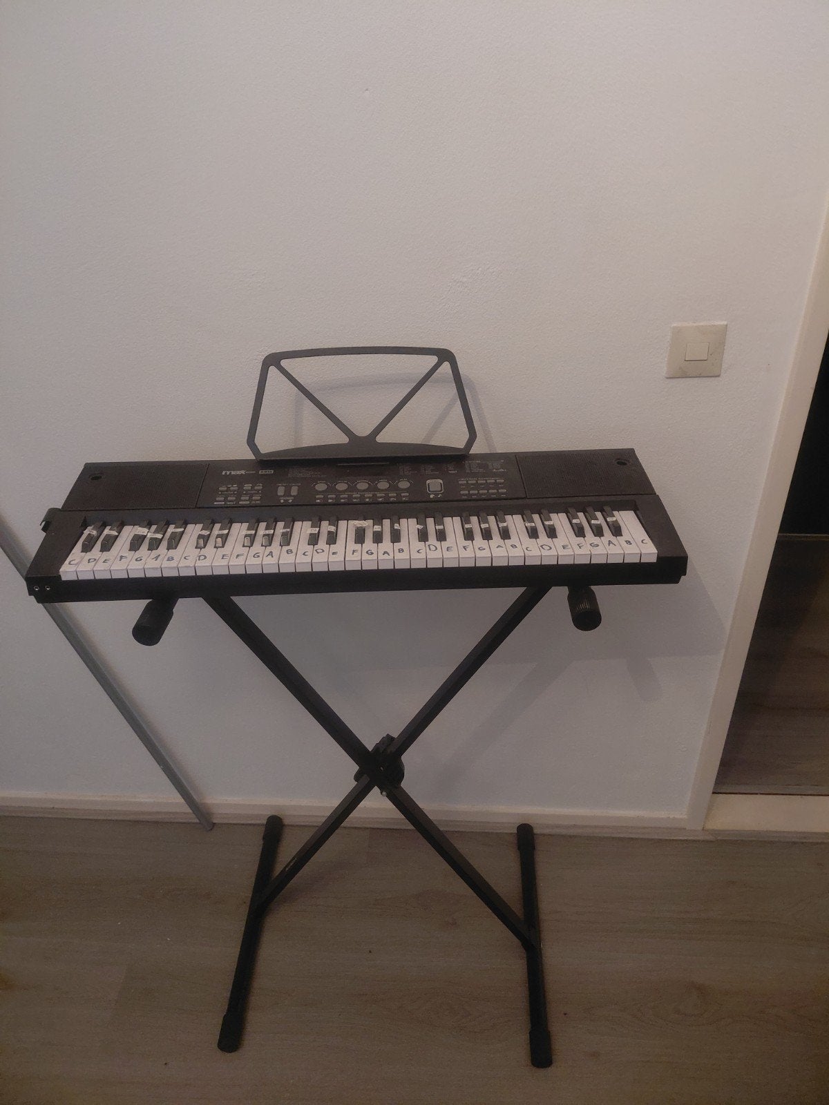 Mek-MK200 keyboard met standaard