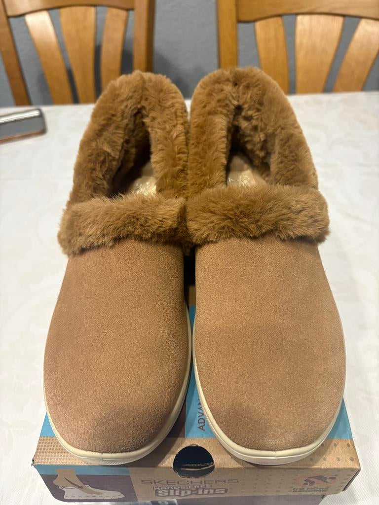 Skechers Slip-ins Cozy Escape Snowy Bliss Maat 39, Ophalen of Verzenden, Nieuw, Bruin, Pantoffels of Sloffen