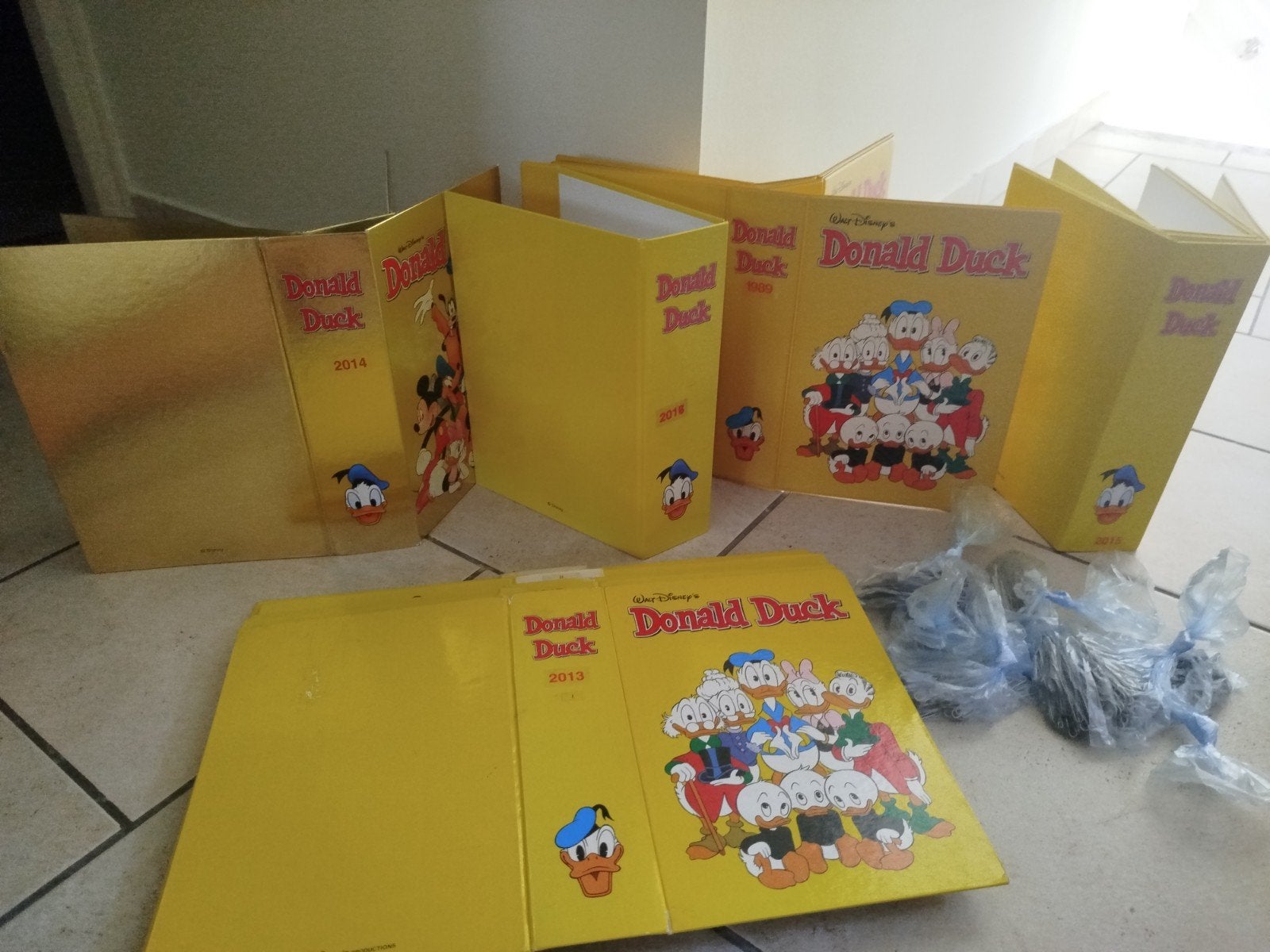 Donald Duck verzamelbanden, Meerdere stripboeken, Ophalen of Verzenden, Gelezen