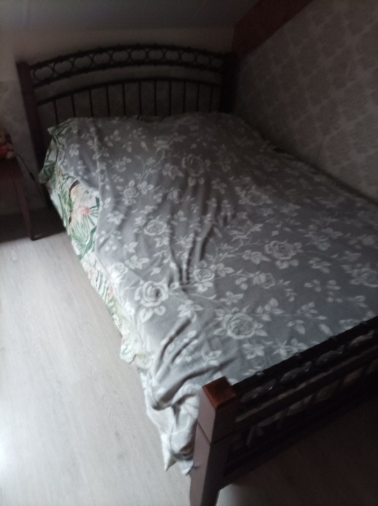 Ledikant Spaanse stijl 210 x 140 cm met nachtkastje, Huis en Inrichting, Ophalen, Gebruikt, Spaanse stijl, Bruin