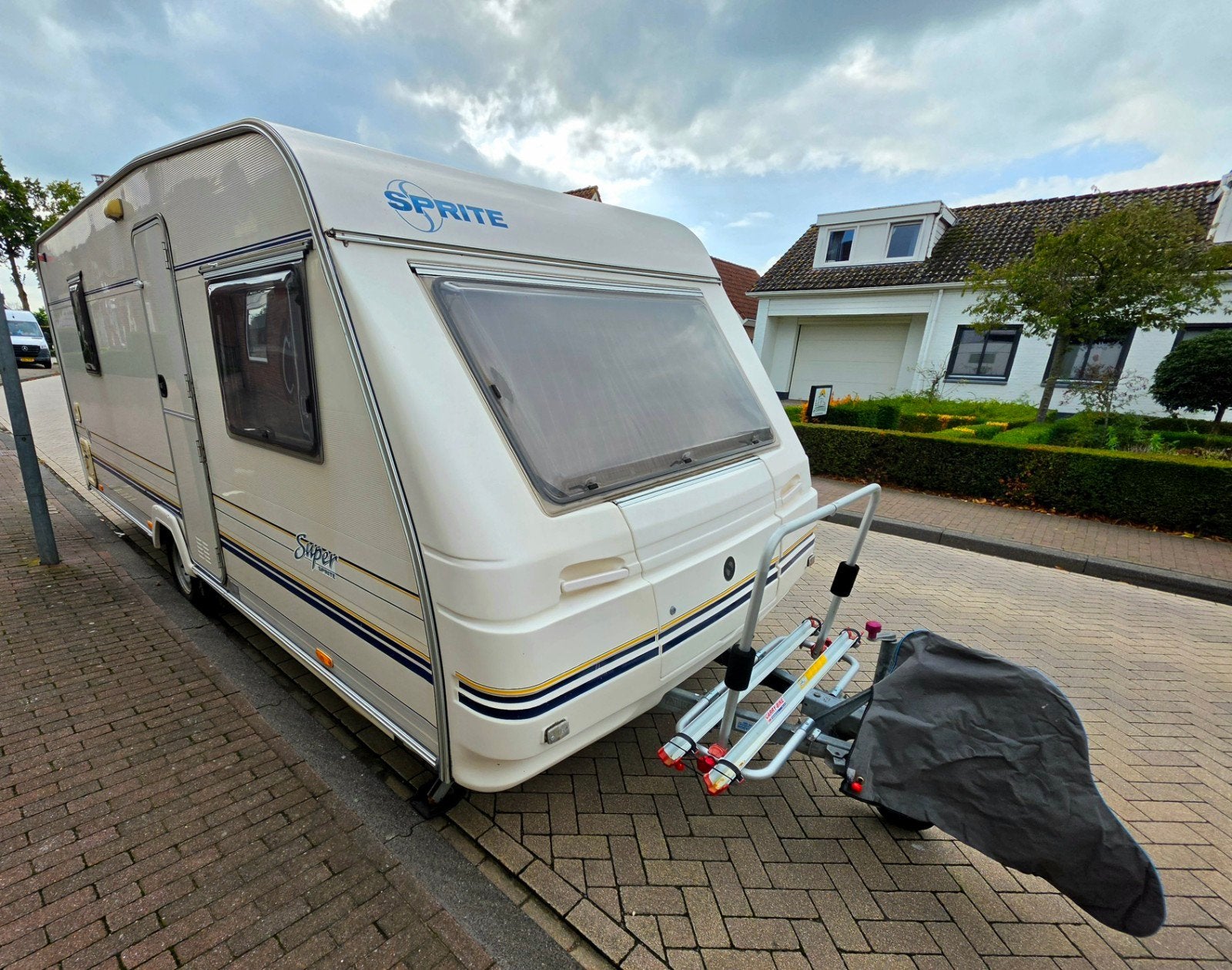 Sprite Super 490 Caravan met mover, voortent, luifel etc, Caravans en Kamperen, Vast bed, Schokbreker, Rondzit, 750 - 1000 kg