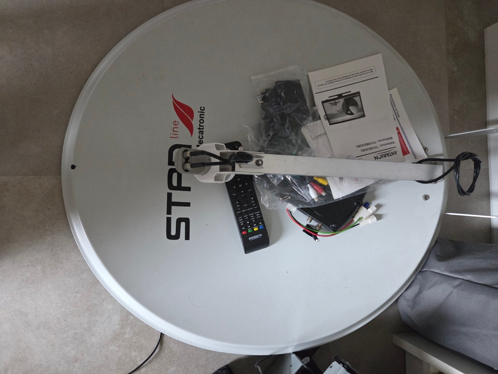 TV met schotelantenne, Ophalen, Zo goed als nieuw, Overige merken