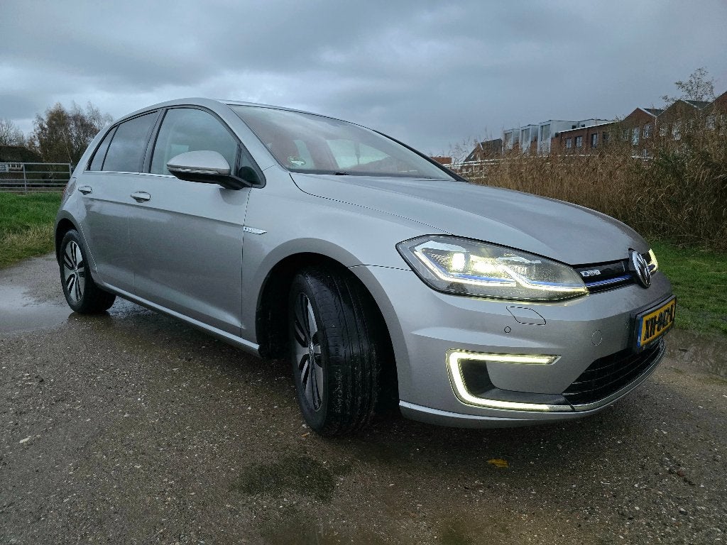 VW e-Golf 7.5 Virt.cockpit,PDC Camera Warmtepomp full option, Overige carrosserieën, Elektrisch, 1515 kg, Te koop
