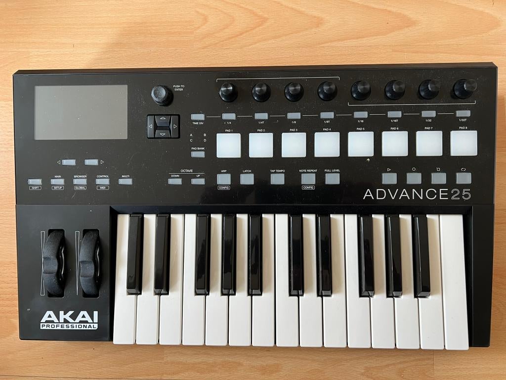 Keyboard - Midi apparatuur - Akai Advance 25, Muziek en Instrumenten, Midi-apparatuur, Ophalen of Verzenden, Zo goed als nieuw