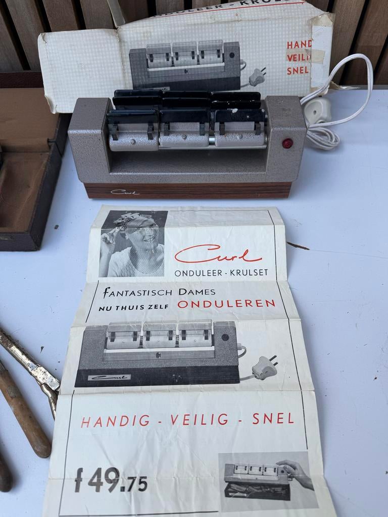 Antieke krulset en haarnetjes - Vintage haarstyling, Ophalen of Verzenden