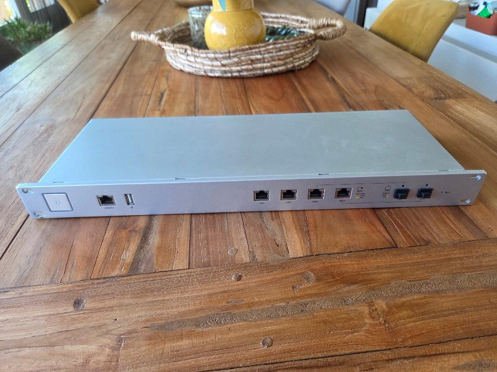 Ubiquity unify gateway, Ophalen of Verzenden, Zo goed als nieuw, Router, Ubiquity