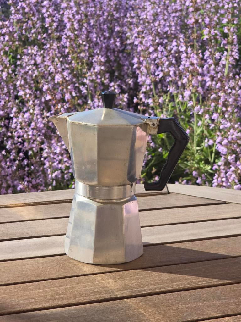 Bialetti Moka Express is een iconische Italiaanse koffiepot, Ophalen of Verzenden, Zo goed als nieuw