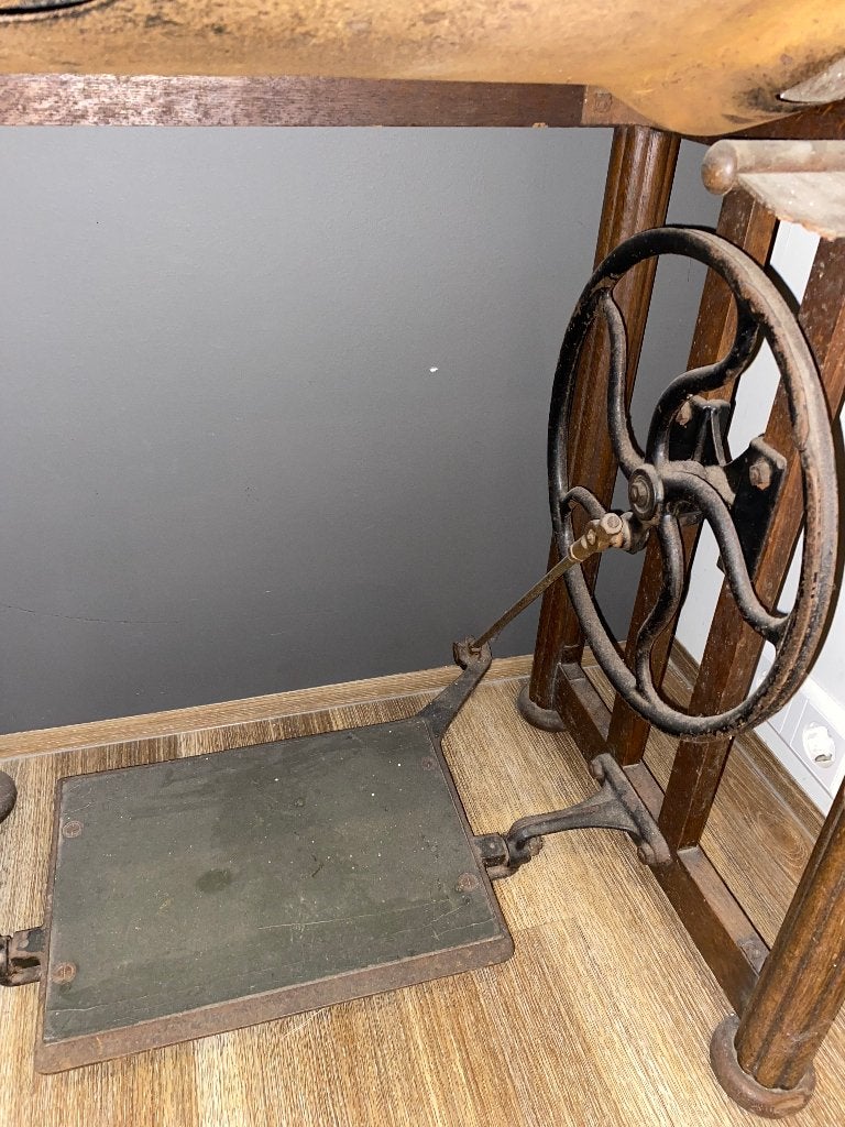Naaimachine Inclusief Tafel Antiek, Gebruikt, Onbelend, Info@dealplein.nl, Naaimachine